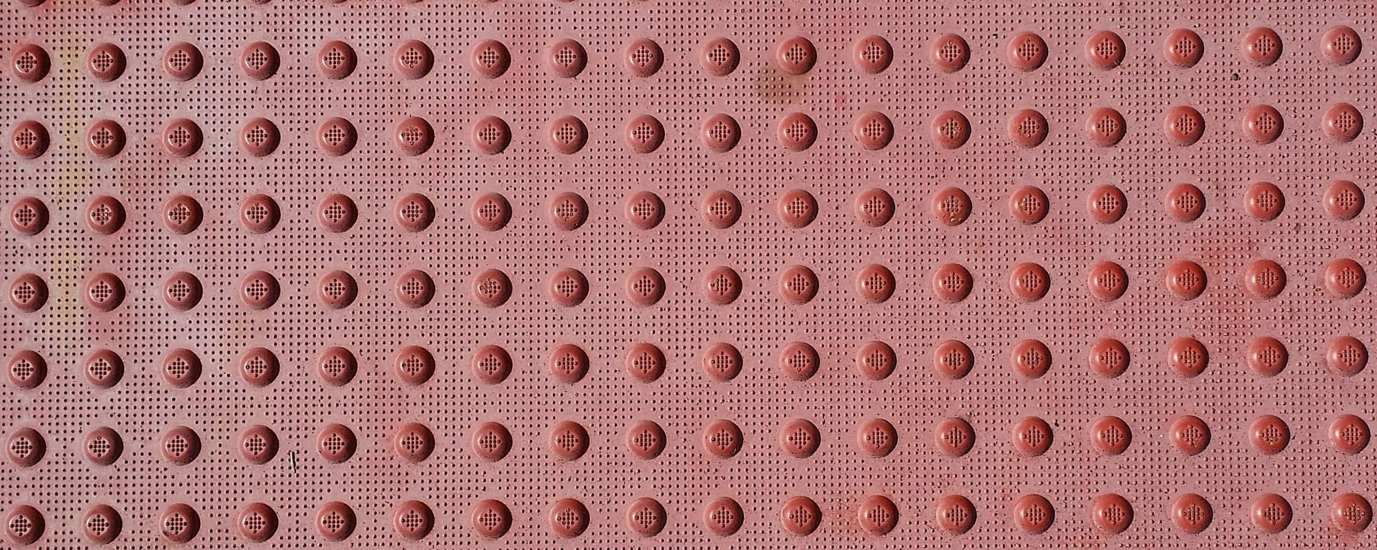 Gebäudereinigung in der Praxis: Elastomer reinigen